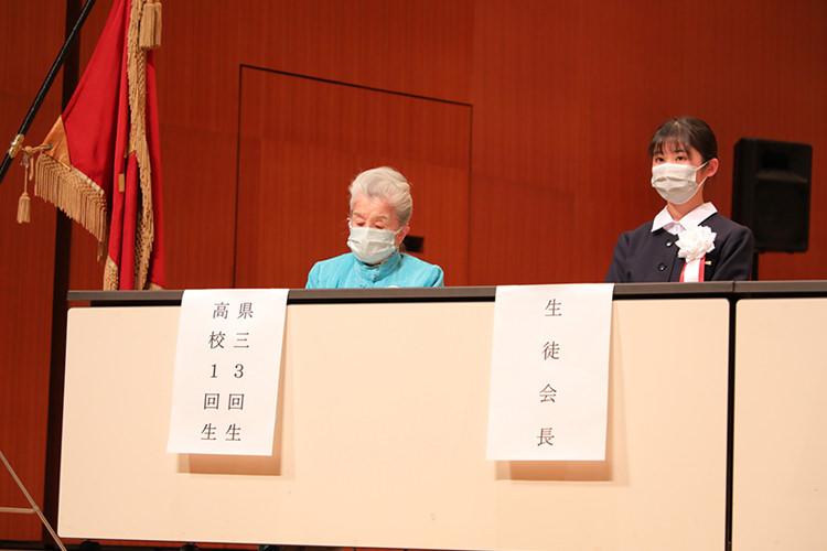 新垣常任幹事(1回生)と三好生徒会長(75回生)