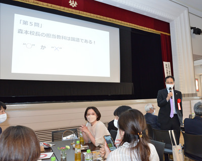 森本校⻑が担当教科を答える(答= 化学)