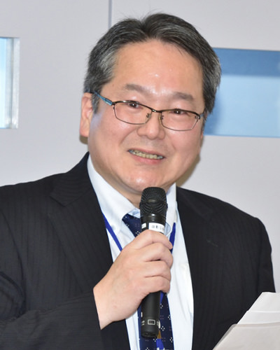総会司会 山本 雅哉監査(33回生)