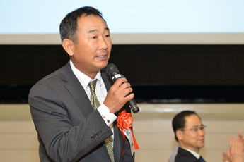 クイズの回答を答える 横山 清隆教頭先生