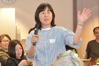 クイズの回答を答える　阪神淡路大震災時の卒業式を語る47回生