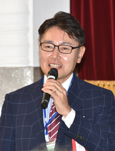 開会・司会　小林　進　副会長（39回生）