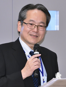 開会・司会 山本 雅哉 新副会長 (33回生)